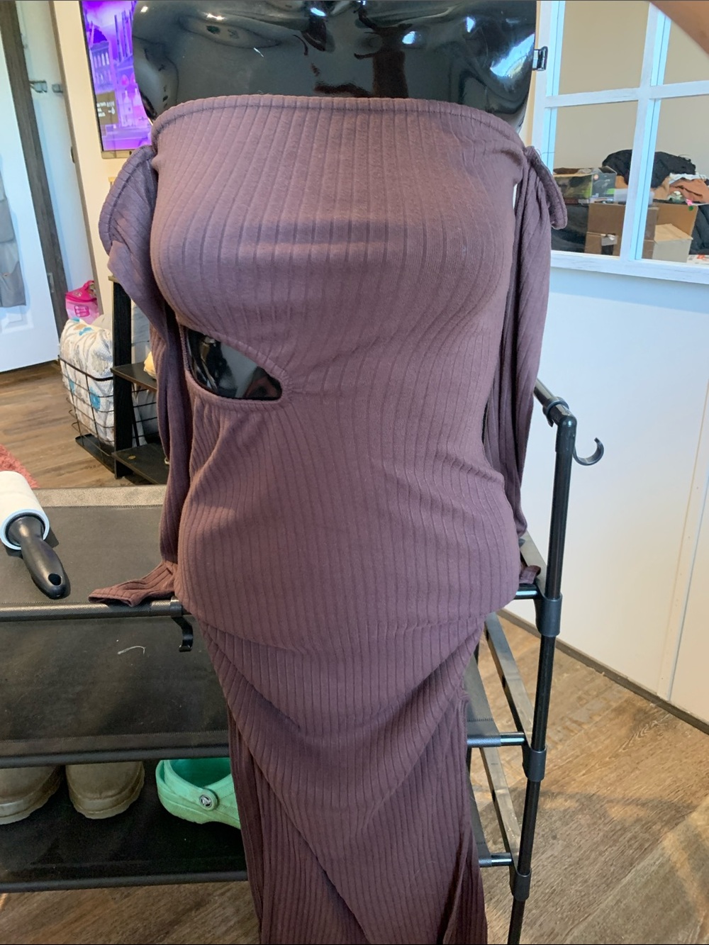 #83 PrettyLittleThing Ribbed Off-Shoulder Cutout Maxi Dress in Mauve